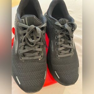 Brooks Adrenaline GTS 22 Womens 7